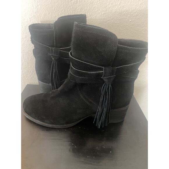 Koolaburra UGG Kenz Black Suede Tassel Block Heel Ankle Boots Size 8 - Picture 1 of 7